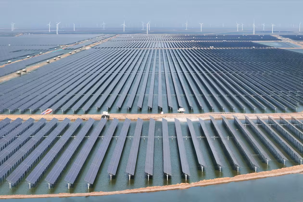 Solar Sector Tumbles as Senate Plan Threatens Tax Credits and Industry Stability