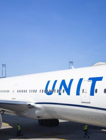 Starlink Rollout Hits Snag on United Jets as Antenna Fixes Begin