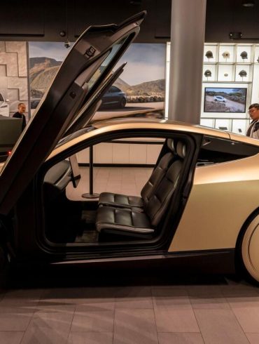 Tesla Launches First Paid Robotaxi Pilot in Austin, Testing Bold Promises Against Harsh Reality