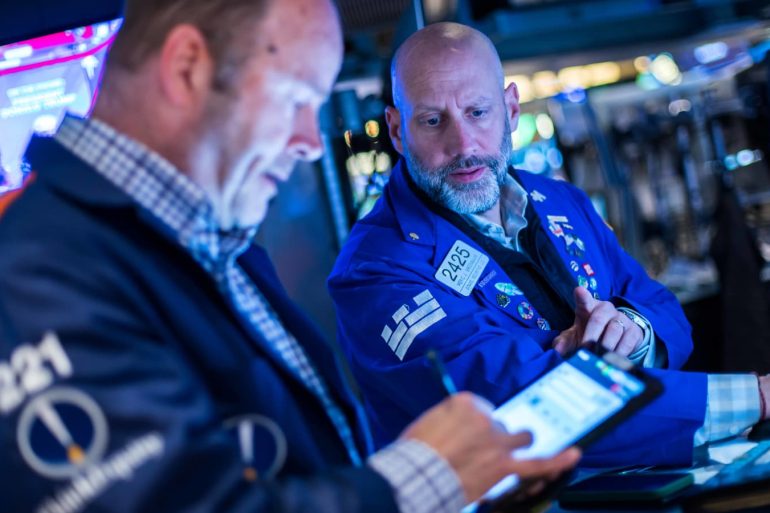 Treasury Yields Fluctuate as OECD Slashes U.S. Growth Forecast and Global Trade Tensions Mount