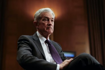 Trump Renews Attacks on Fed Chair Powell, Signals Plans to Replace Him Before Term Ends