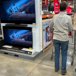 U.S. Consumer Confidence Sinks in June as Recession Fears and Trade Worries Rise