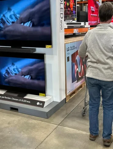 U.S. Consumer Confidence Sinks in June as Recession Fears and Trade Worries Rise
