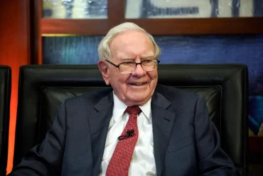 Warren Buffett Donates $6 Billion in Stock, Shifts Philanthropic Focus to Family Foundations