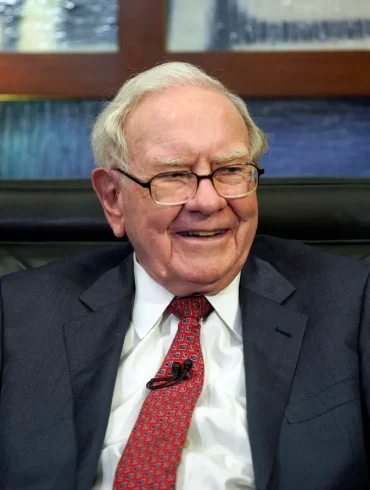 Warren Buffett Donates $6 Billion in Stock, Shifts Philanthropic Focus to Family Foundations