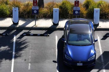 Congress Ends EV Tax Credits This Fall Sparking Affordability Fears Despite Long Term Savings and Emissions Gains