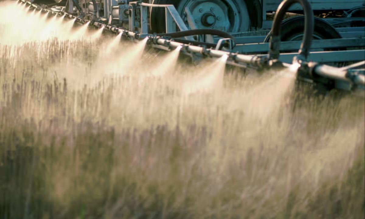 Diquat Replaces Glyphosate in U.S. Weedkillers Despite Global Bans and Rising Health Fears