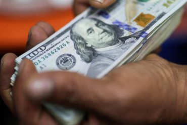 Dollar Plunges to 50-Year Low as Deficits, Rate Cuts, and Global Doubts Shake U.S. Currency Confidence