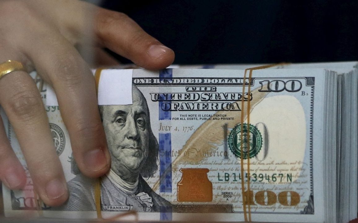 Dollar Slides on Deficit Worries and Trade Turmoil, Hits Multi-Decade Lows Against Major Currencies