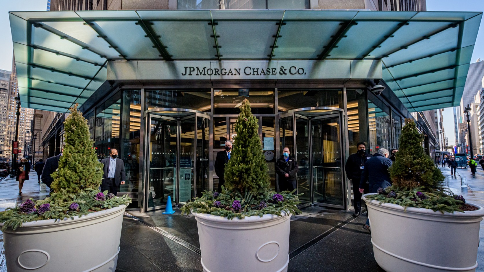 JPMorgan Beats Estimates as Trading and Investment Banking Rebound Despite Year-Over-Year Revenue Drop