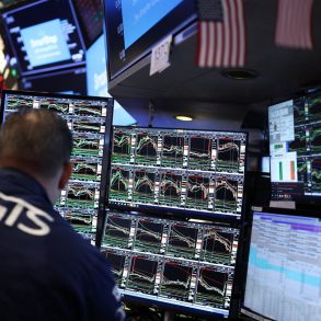 Markets Slide as Trump Tariff Surge Hits Global Stocks, Fuels Investor Jitters and Recession Fears