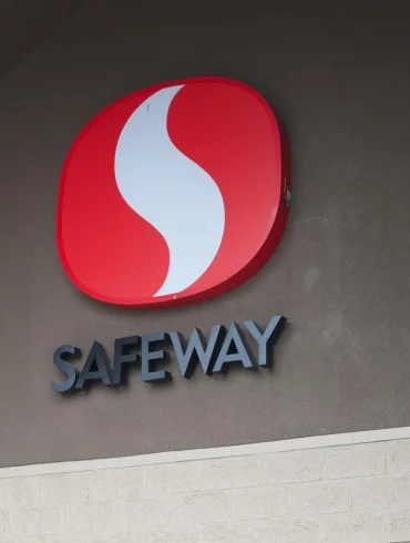 Safeway Strike Ends as Colorado Workers Secure Tentative Deal with Boosted Wages and Benefits