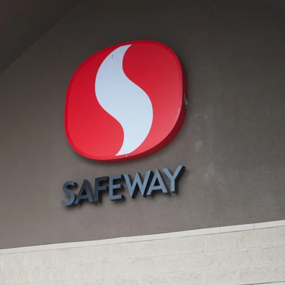 Safeway Strike Ends as Colorado Workers Secure Tentative Deal with Boosted Wages and Benefits