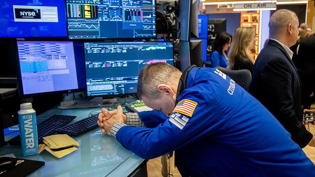 Tariff Deadline Looms as Investors Weigh Fragile Market Rally Against Trade Uncertainty and Economic Jitters