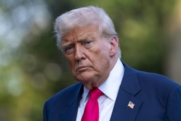 Trump Sways GOP Holdouts as Crypto Bills Regain Momentum After White House Meeting