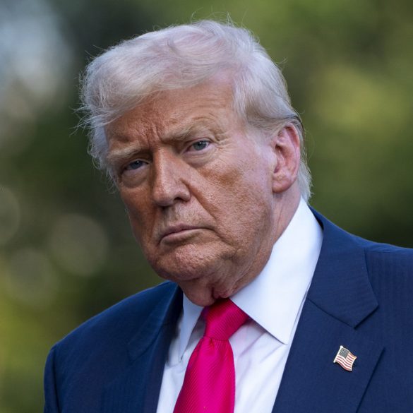 Trump Sways GOP Holdouts as Crypto Bills Regain Momentum After White House Meeting