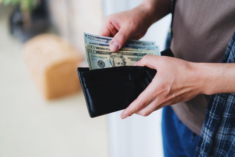 US Dollar Decline Defies Rising Yields as Soaring Debt Fuels Global Confidence Crisis